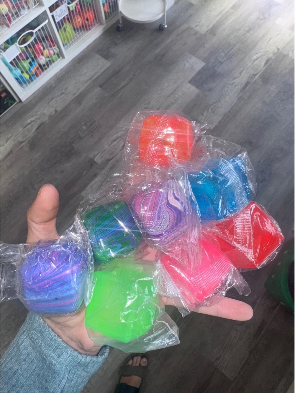 7 mini ice cube squishies